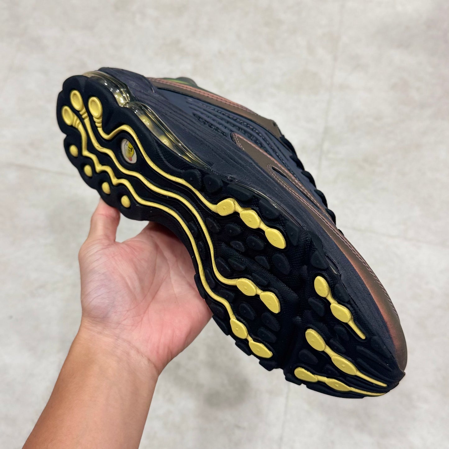 CV6984-001 Nike Air Tuned Max Celery