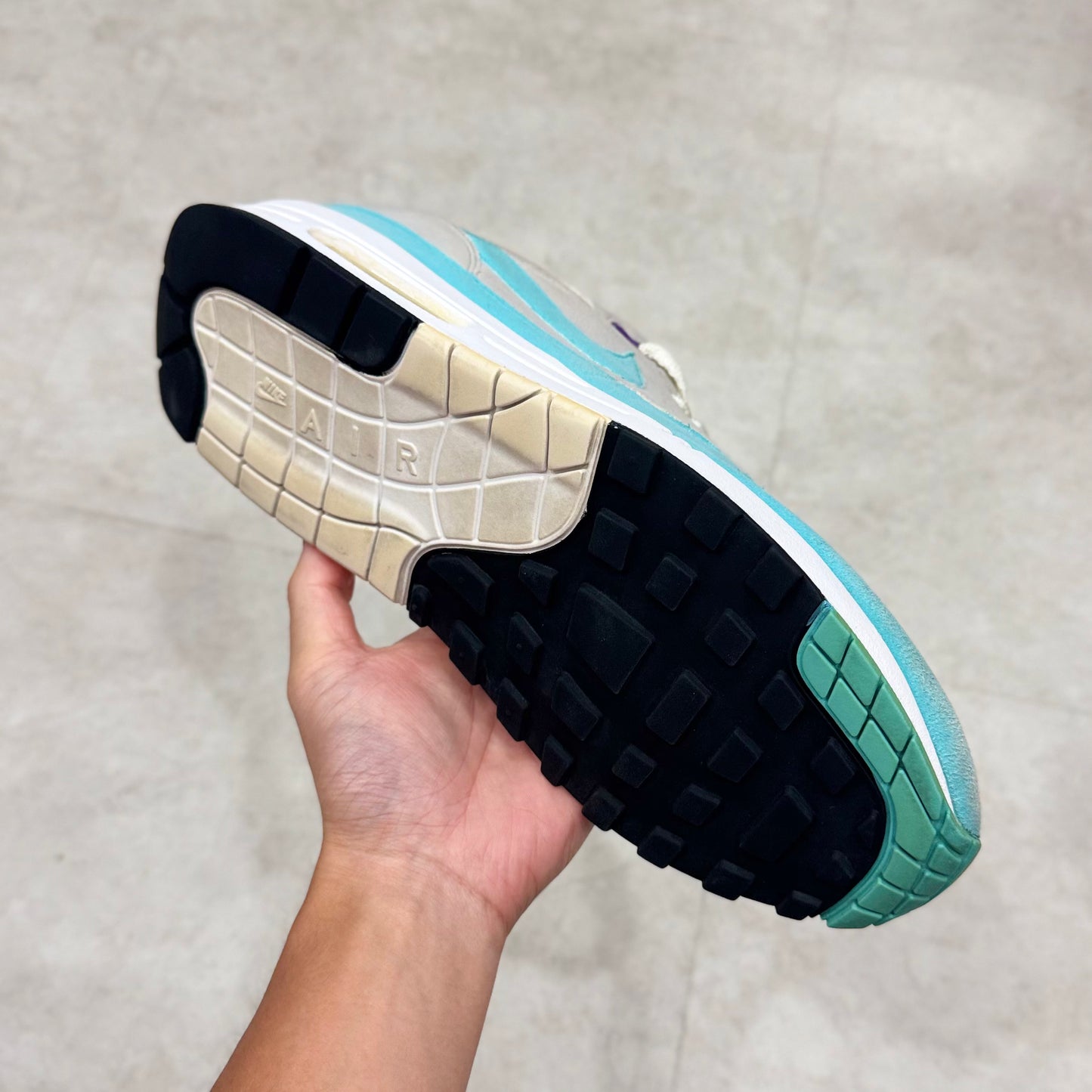 908375-105 Nike Air Max 1 Anniversary