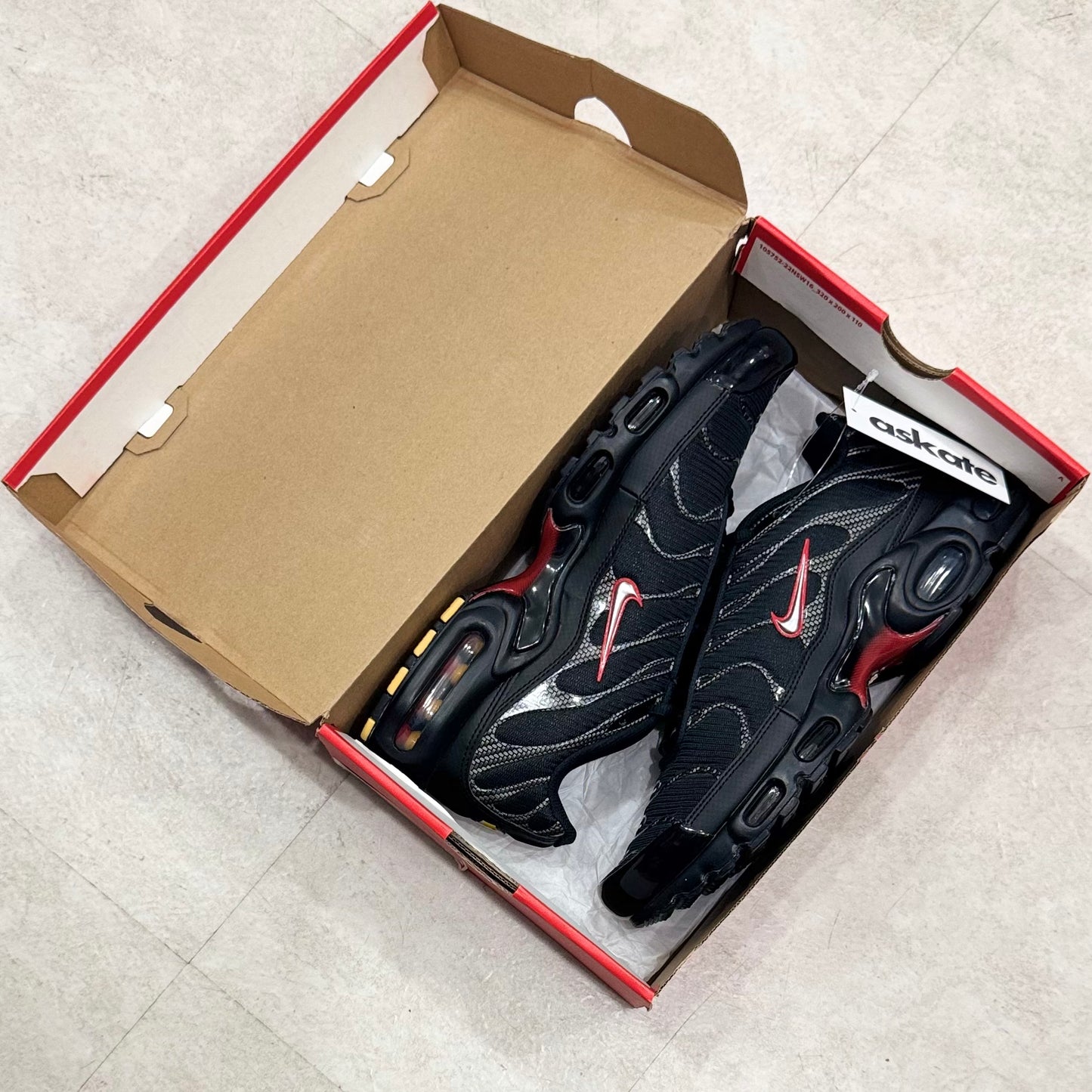 HF4293-001 Nike Air Max Plus Metallic Bred