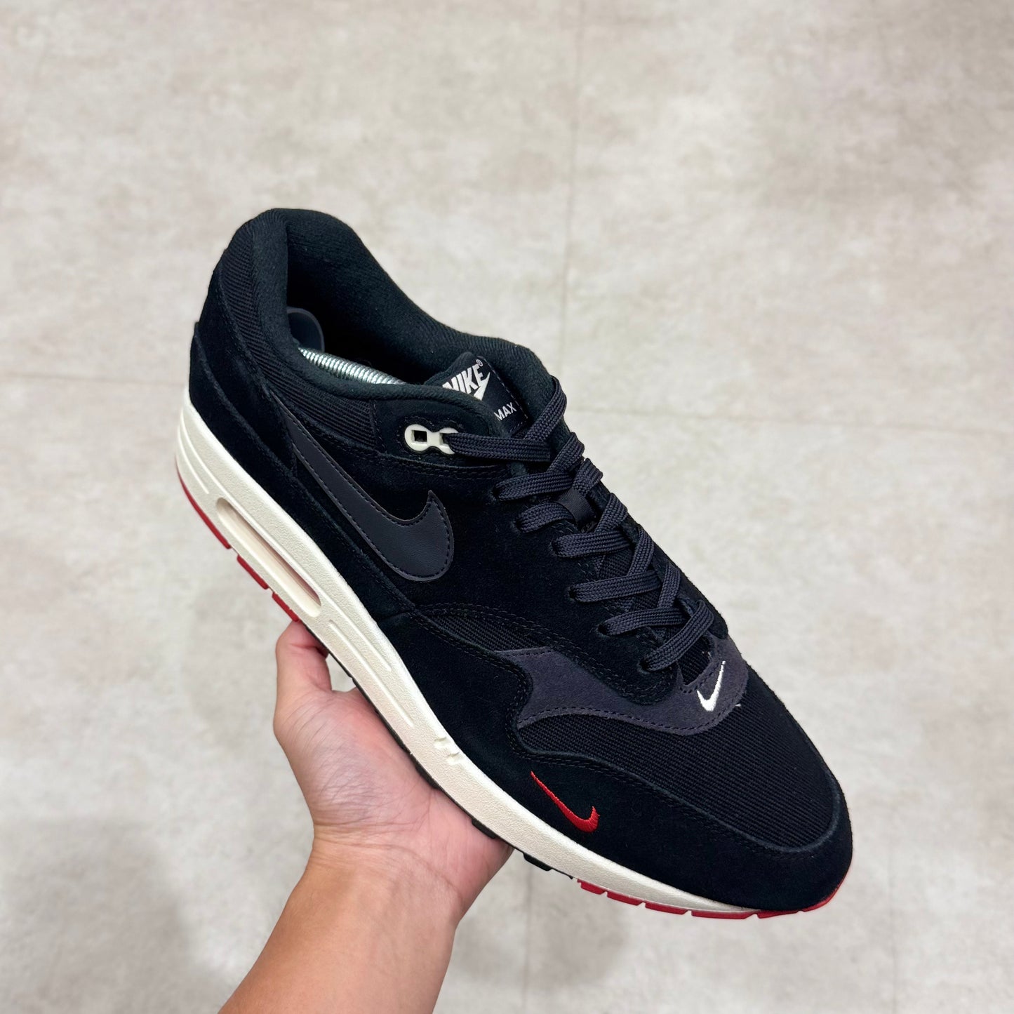 875844-007 Nike Air Max 1 Bred