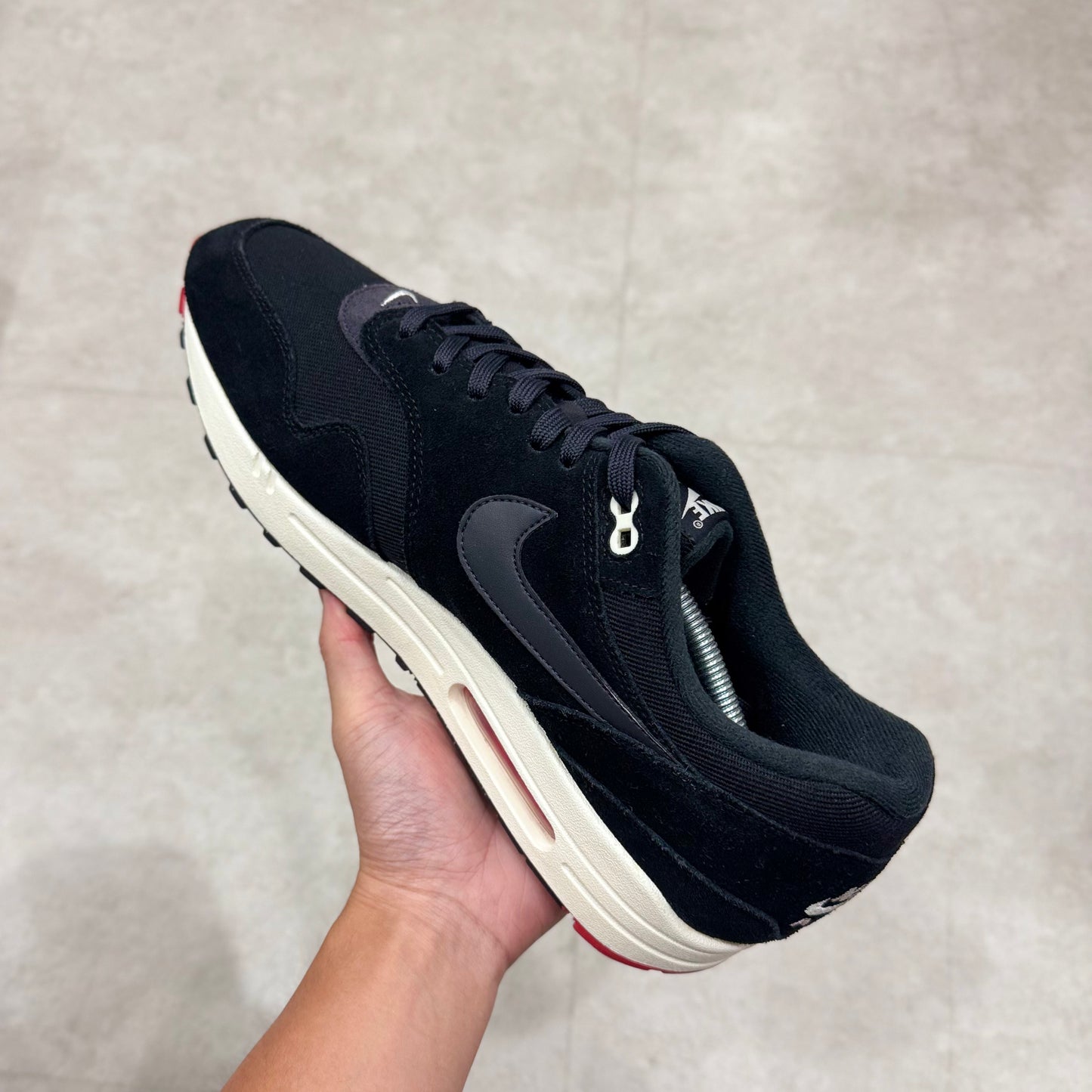 875844-007 Nike Air Max 1 Bred