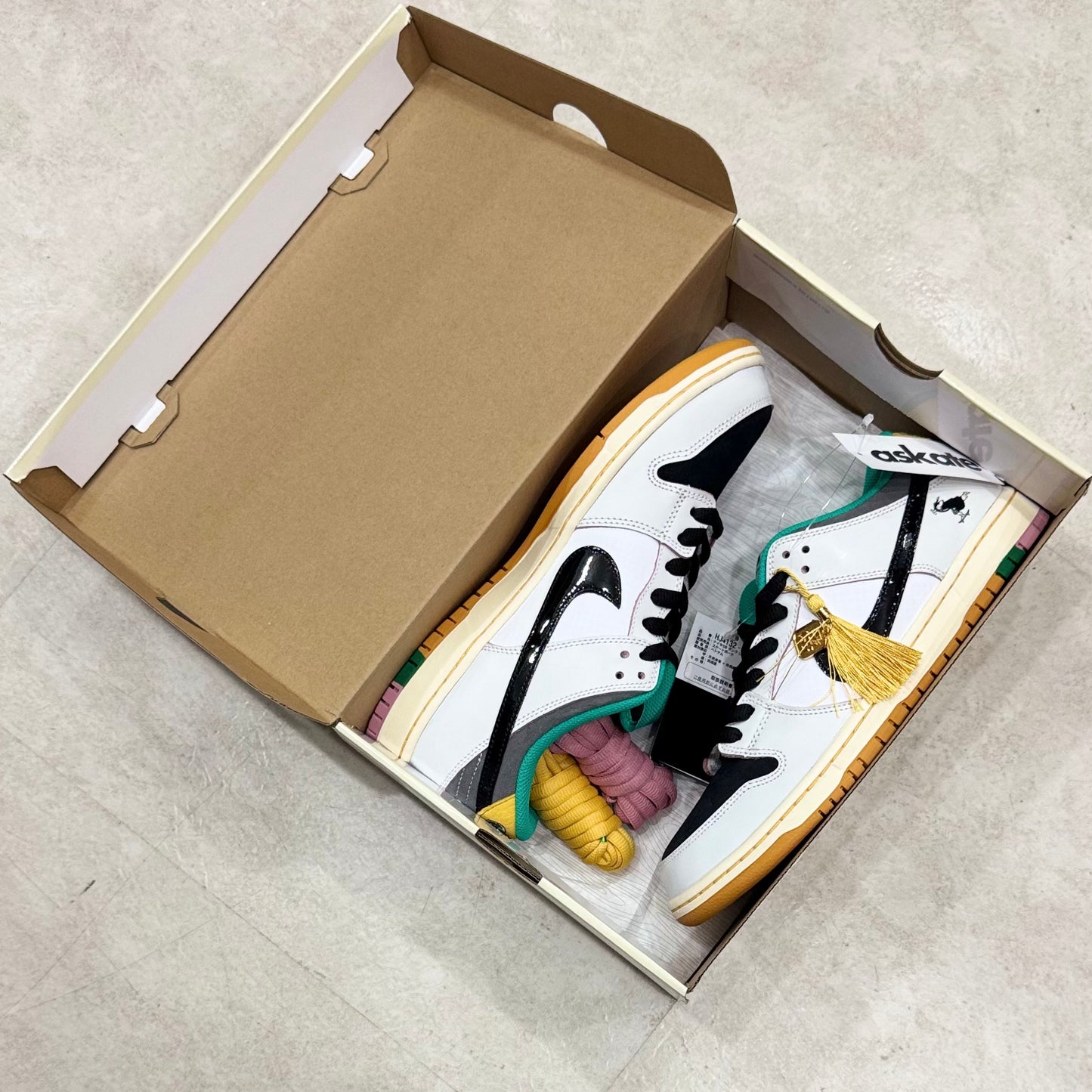 HJ4132-100 Nike SB Dunk CSEF