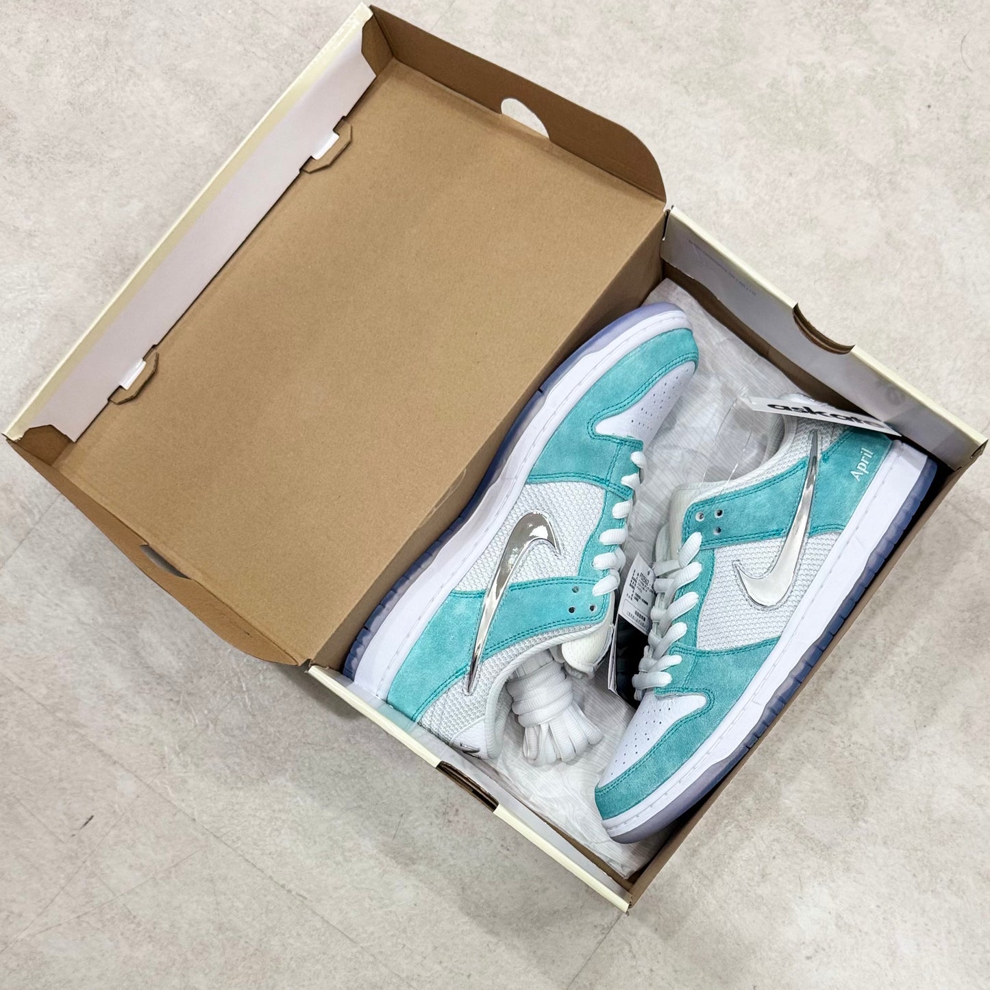 FD2562-400 Nike SB Dunk April Skateboards