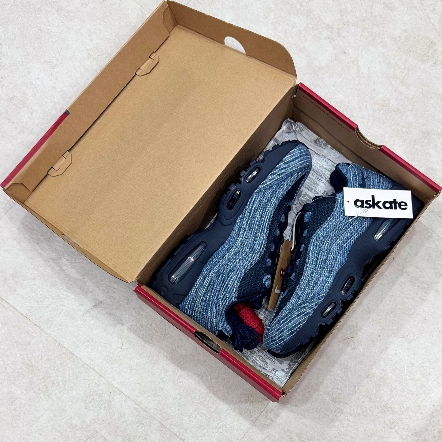HM4743-400 Nike Air Max 95 Levi's