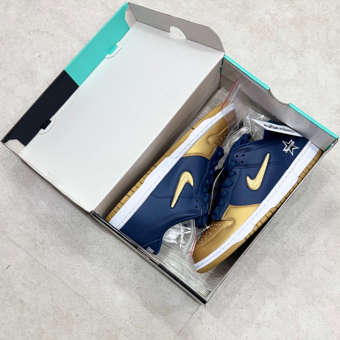 CK3480-700 Nike SB Dunk Supreme