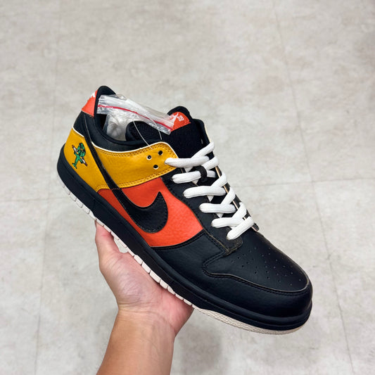 304292-803 Nike SB Dunk Roswell Rayguns Home