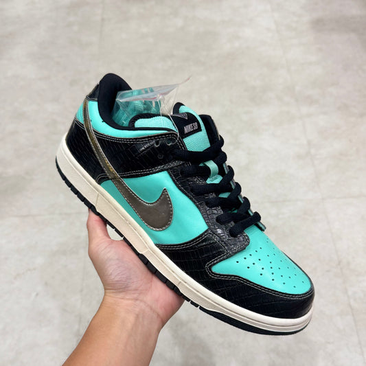 304292-402 Nike SB Dunk Diamond Supply Co.