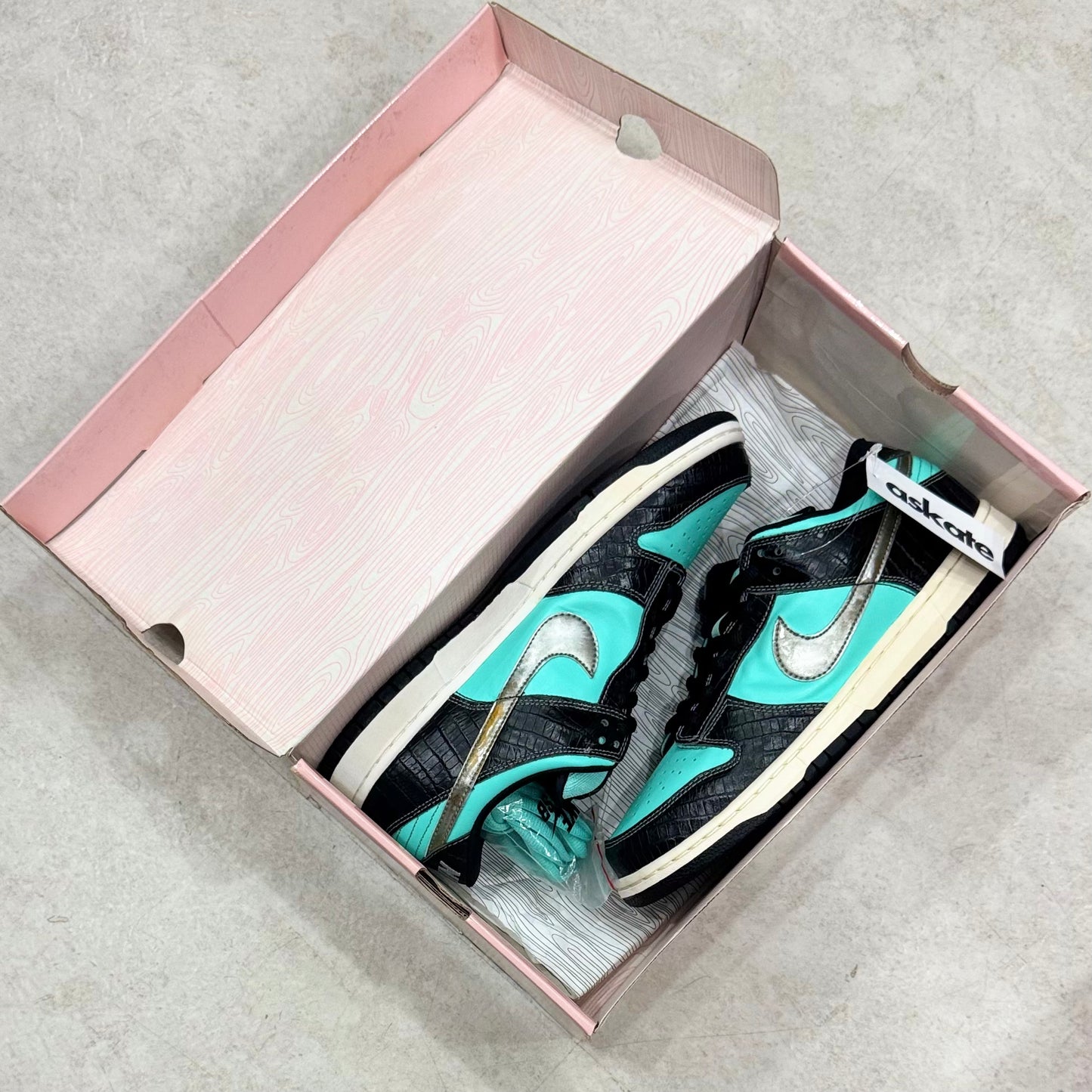 304292-402 Nike SB Dunk Diamond Supply Co.
