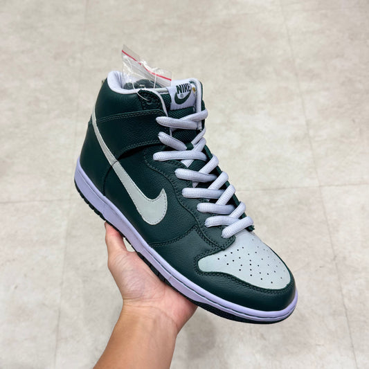 305050-302 Nike SB Dunk Ghost