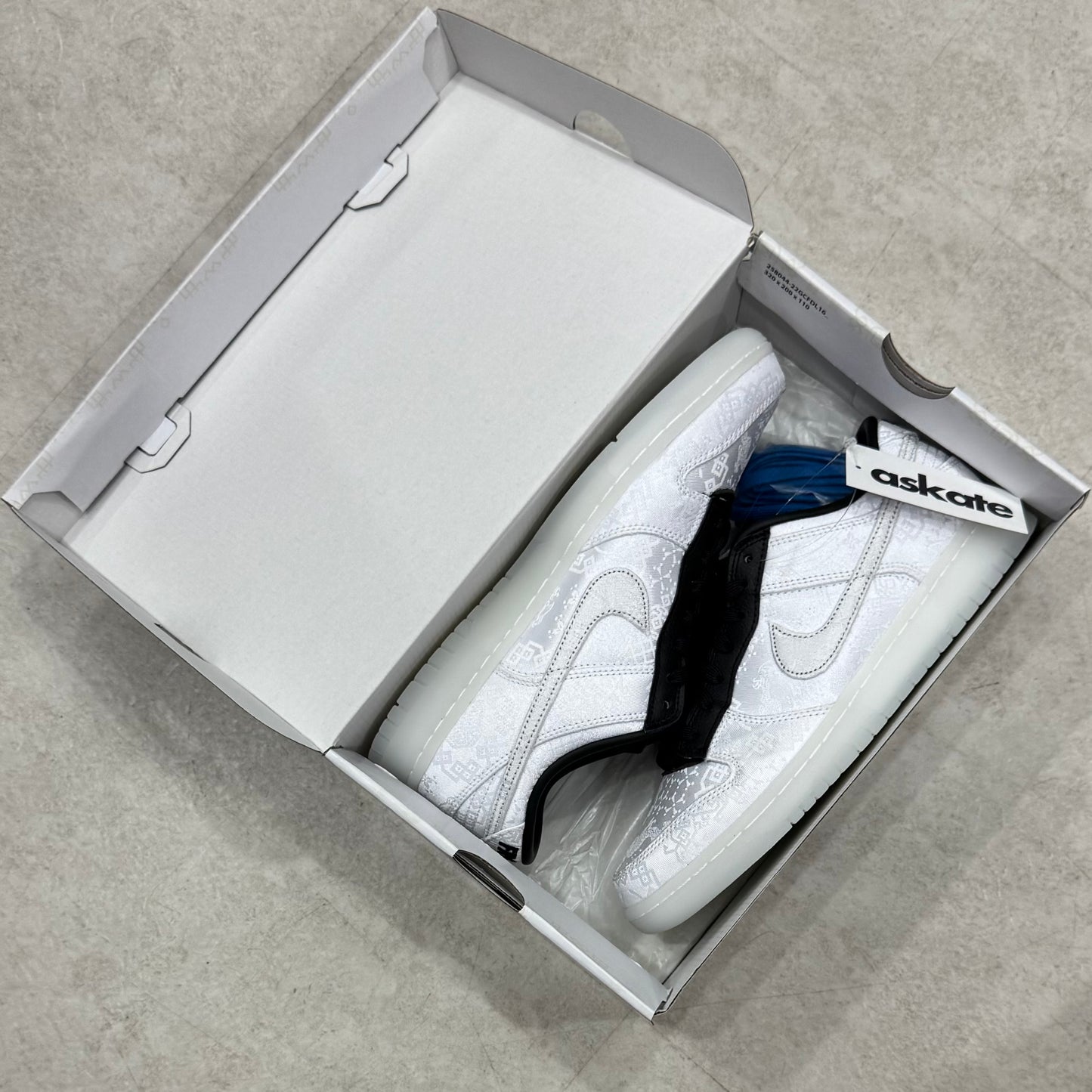 FN0315-110 Nike Dunk Clot Fragment