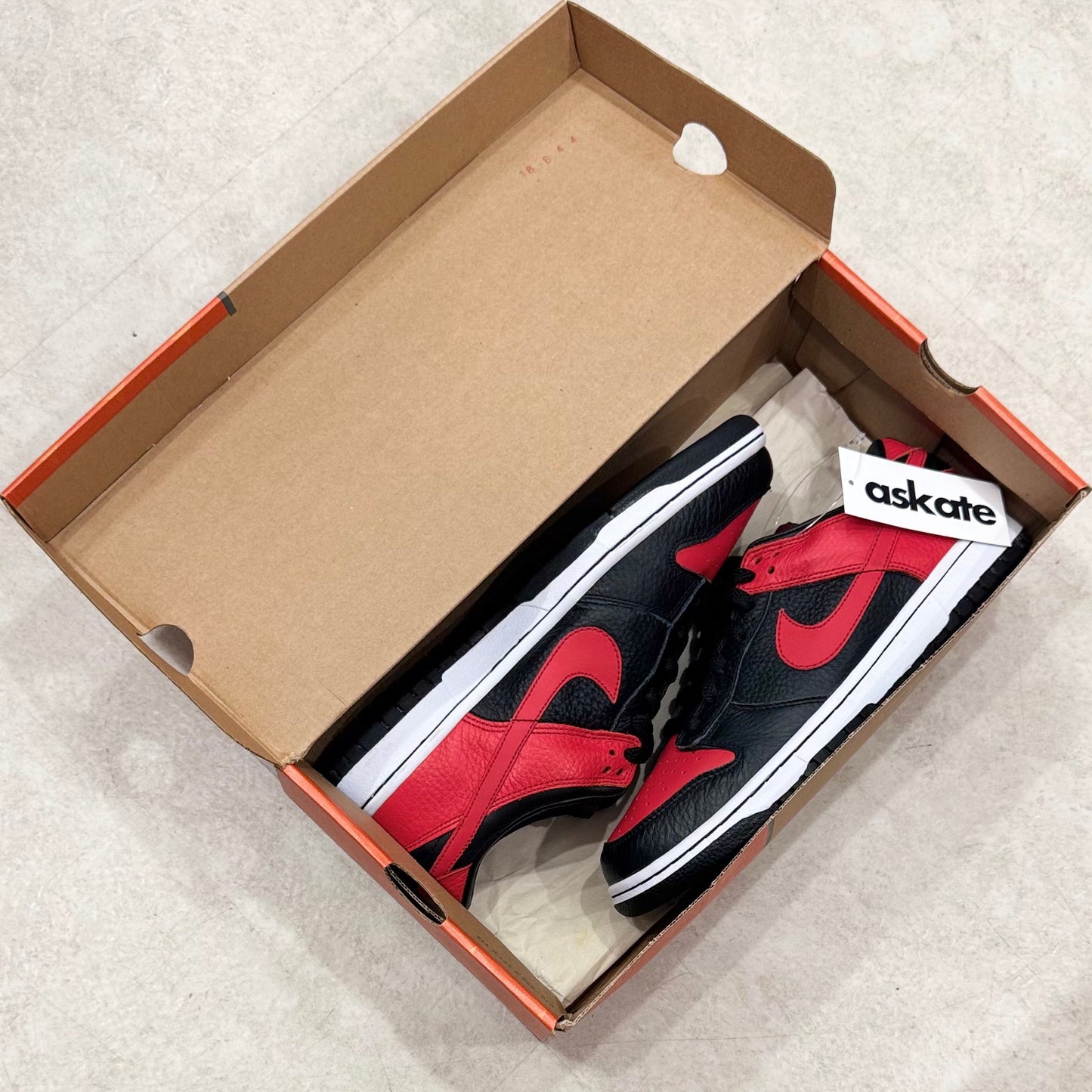 304714-062 Nike Dunk JD Sports Bred