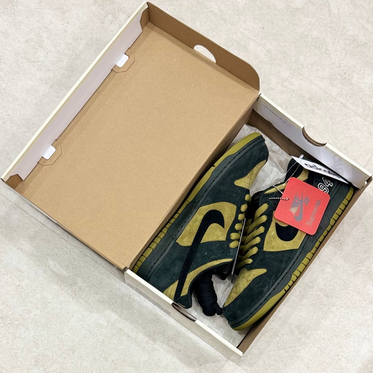 HQ8487-300 Nike SB Dunk Supreme Camper Green